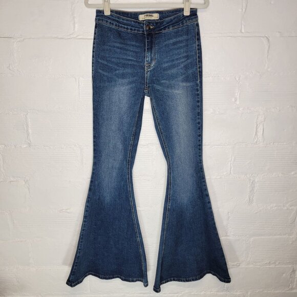 Rock & Roll Denim Denim - Rock & Roll Denim Women's Size 27 Jeans Bargain Button Bell